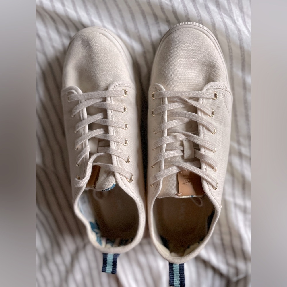 Tom’s Lite Lace up Sneakers